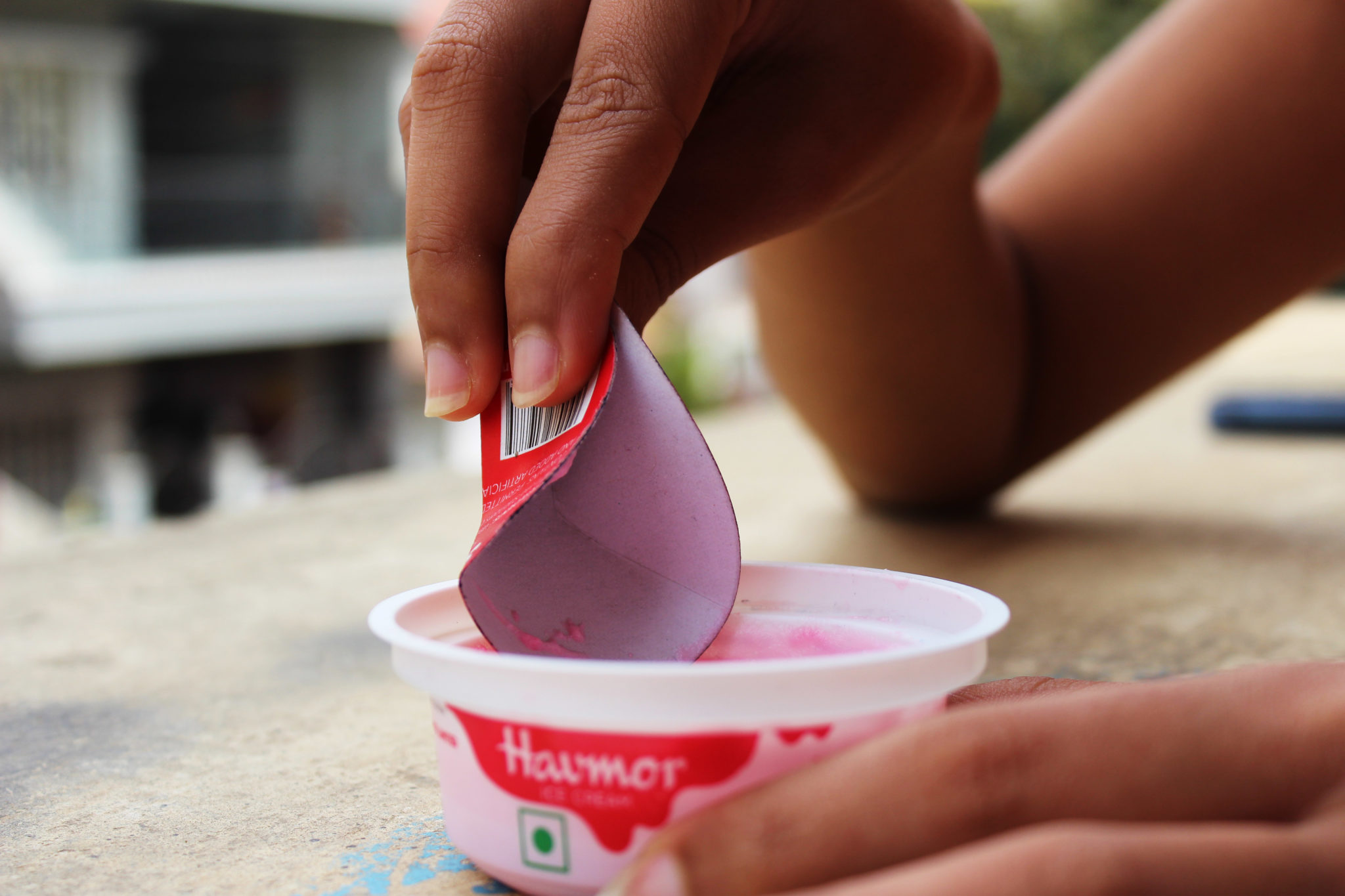 Crinkle, an ice cream cup with a built in spoon